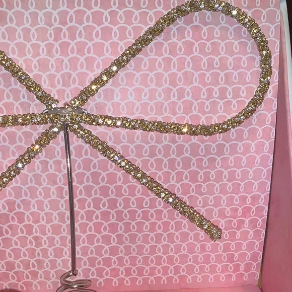 🔥 LIMITED TIME 🆕- Cupcakes& Cashmere Gold Encrusted Bow Tree Topper - Picture 4 of 7